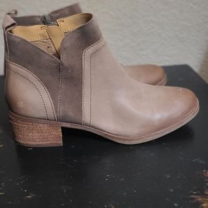 Korks New Taupe size 8 booties
